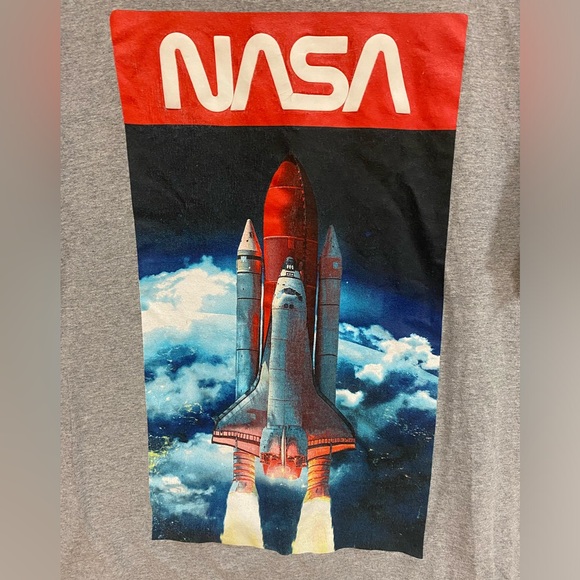 Mens Or women’s NASA gray Graphic T Shirt Size Large - Picture 2 of 3